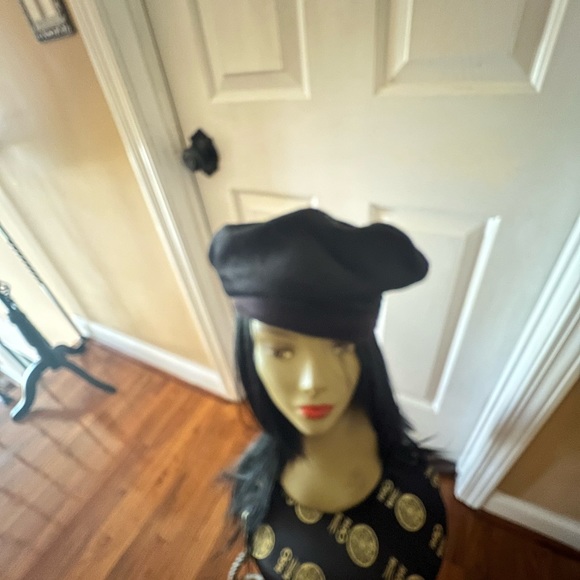 Cashmere Berrett - Picture 5 of 5